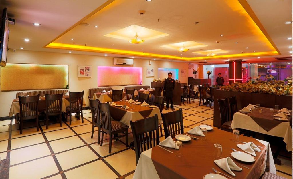 Airport La Sapphire Hotel & Restaurant New Delhi Exterior foto