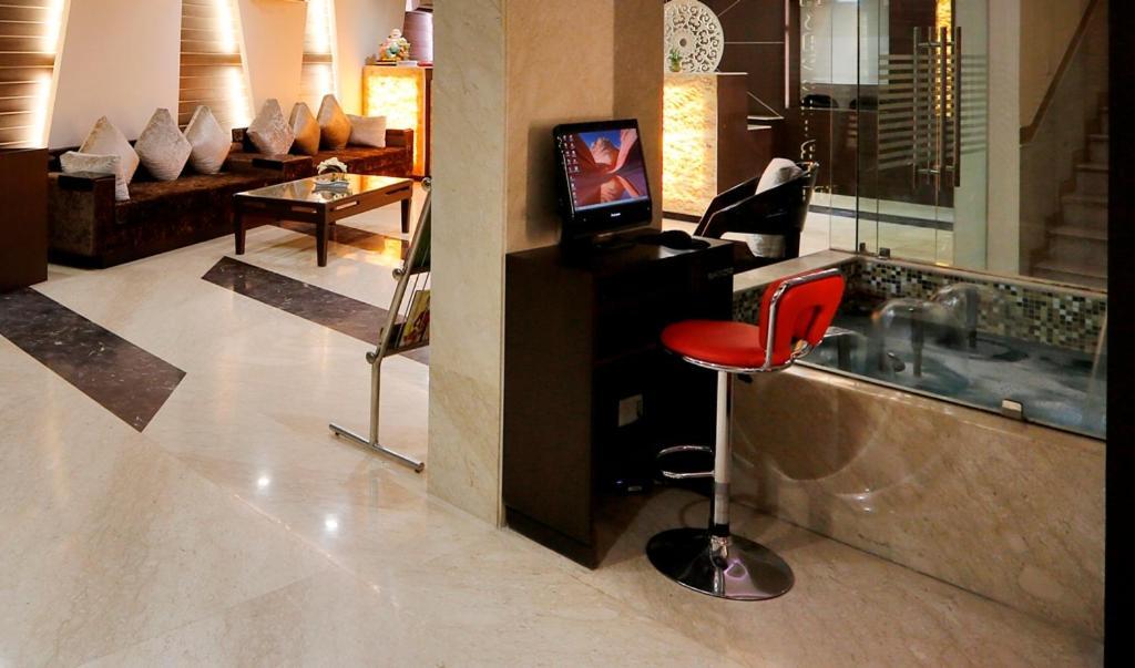 Airport La Sapphire Hotel & Restaurant New Delhi Exterior foto