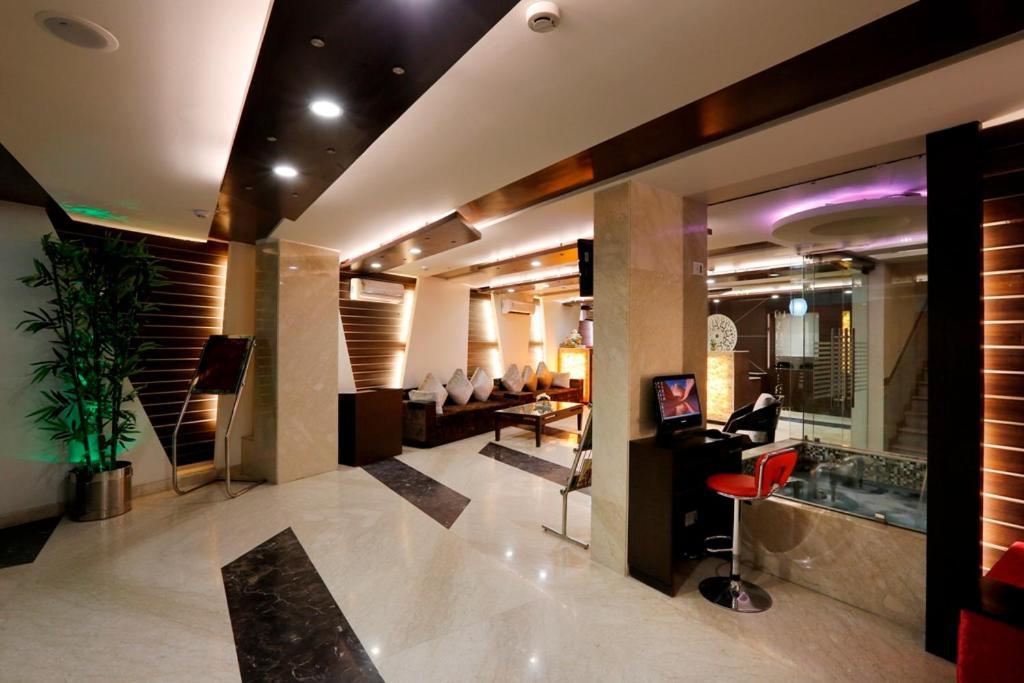 Airport La Sapphire Hotel & Restaurant New Delhi Exterior foto