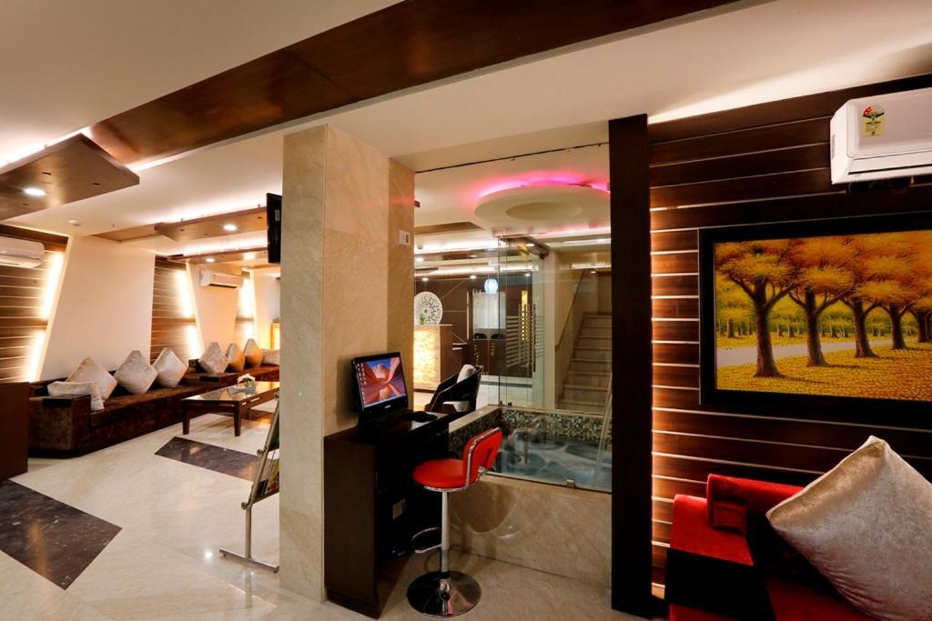 Airport La Sapphire Hotel & Restaurant New Delhi Exterior foto