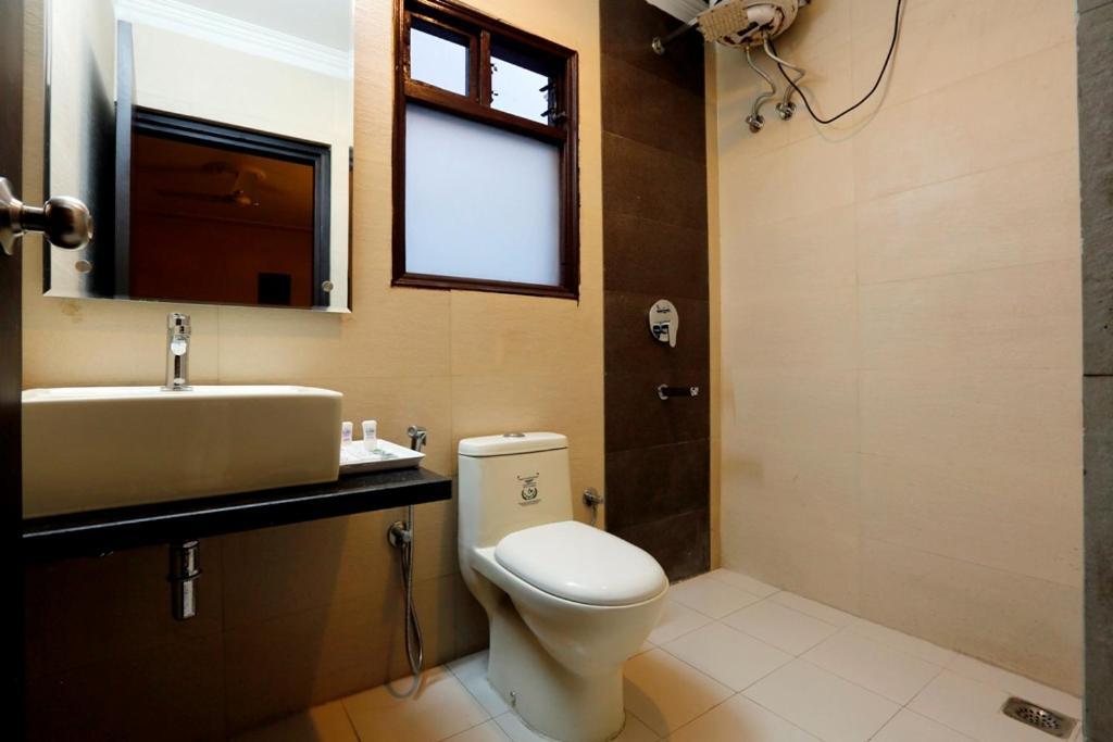 Airport La Sapphire Hotel & Restaurant New Delhi Exterior foto