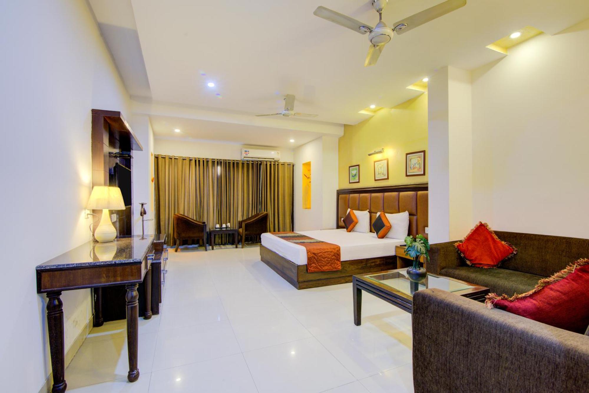 Airport La Sapphire Hotel & Restaurant New Delhi Exterior foto