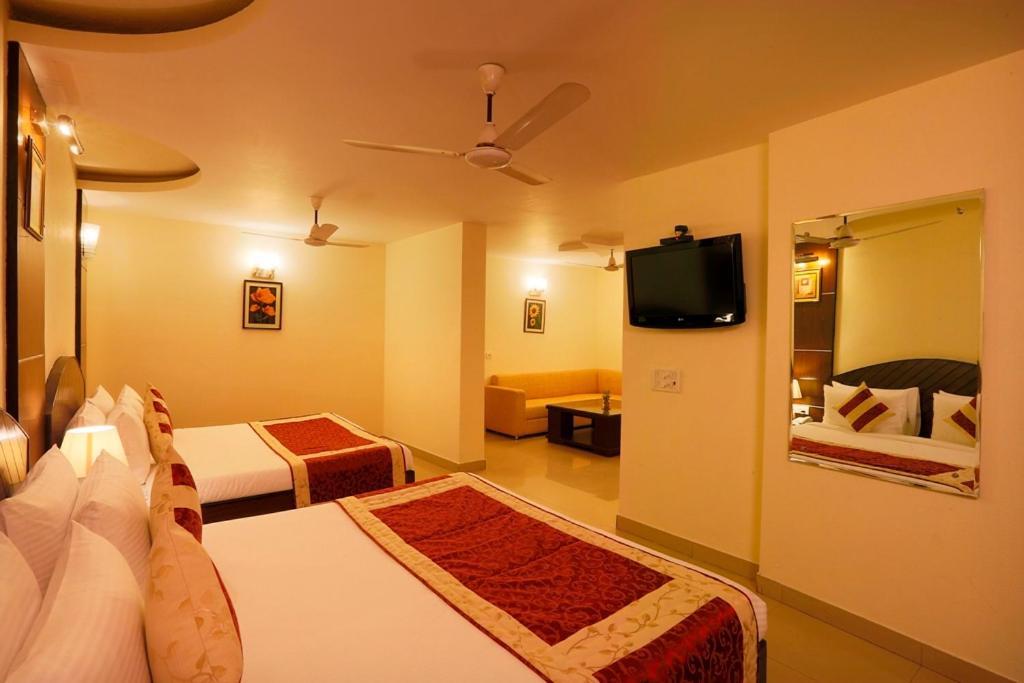 Airport La Sapphire Hotel & Restaurant New Delhi Exterior foto