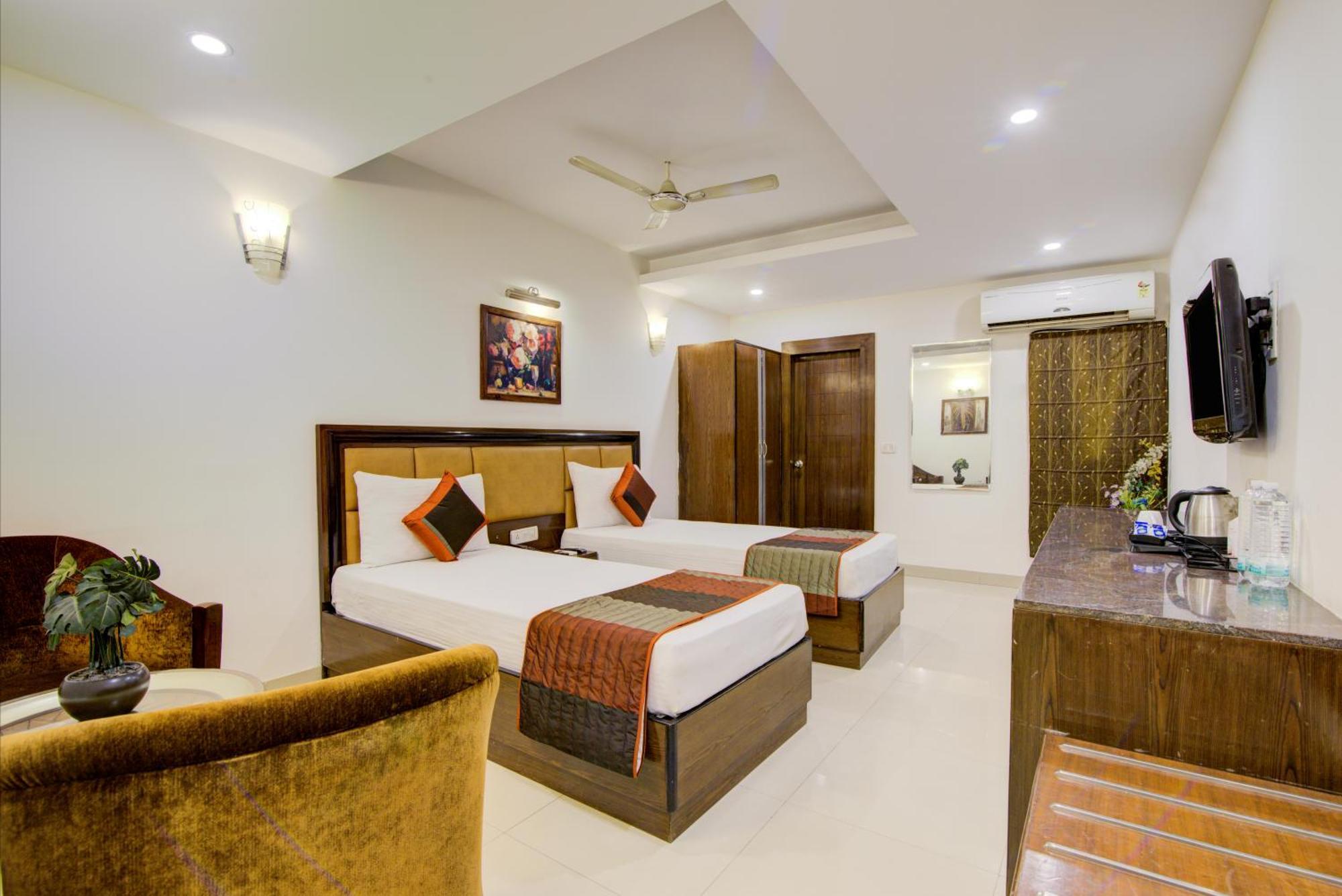 Airport La Sapphire Hotel & Restaurant New Delhi Exterior foto