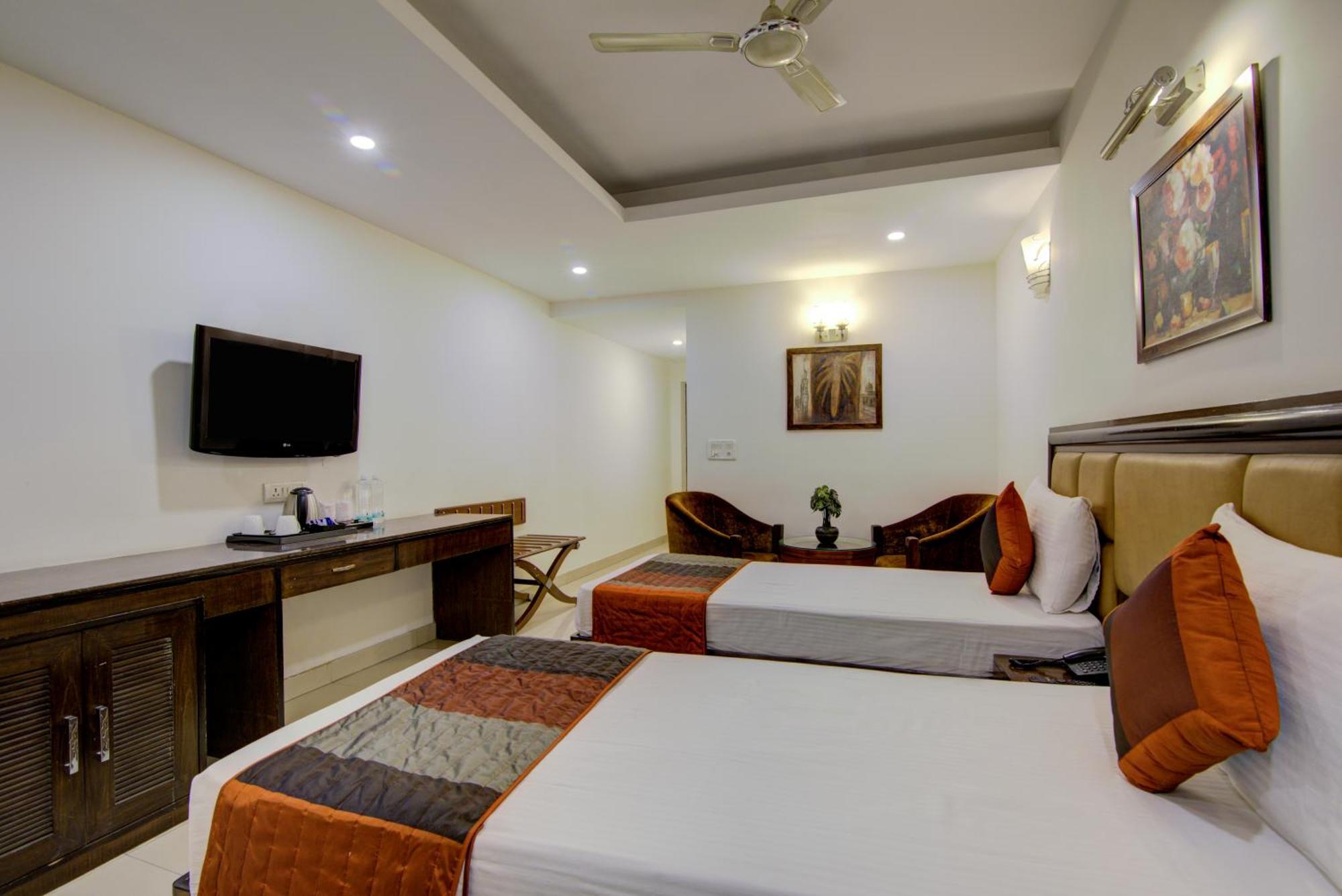 Airport La Sapphire Hotel & Restaurant New Delhi Exterior foto