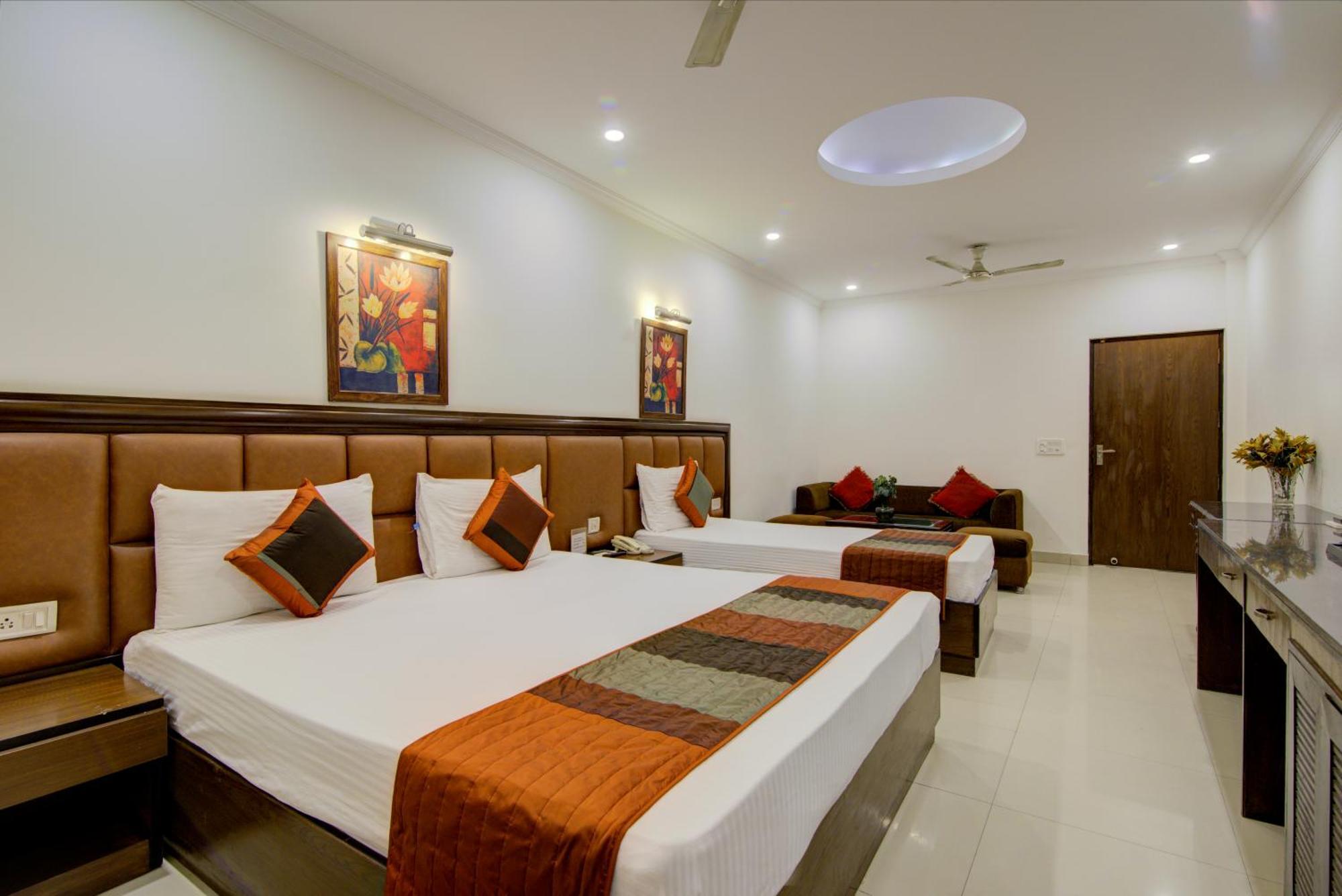 Airport La Sapphire Hotel & Restaurant New Delhi Exterior foto
